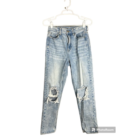 American Eagle Outfitters Denim - American Eagle Distressed Light Wash Mom High Waisted Jeans Size 2